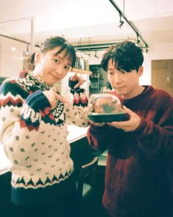 「星野源うらやま！」妻は新垣結衣…結婚5年のリラックス姿に写る〝幸せの象徴〟に「珍しい嬉しい」「奥様が撮られた写真かな？」ファン騒然