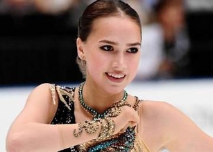 「痩せすぎ、心配」五輪金から8年...ザギトワ、骨格浮き出る〝激変〟姿にネット驚愕「これマジ？こんなに変わったっけ…」「今は何やってるのだろうか？」「磨きかかっとる」