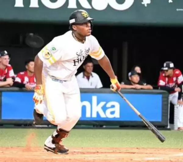 「足は速いと思っている」　ソフトバンク・エミールが3安打＆2盗塁　父はNPB通算30勝の助っ人右腕　大越3軍監督「1年目にしたら相当いい」