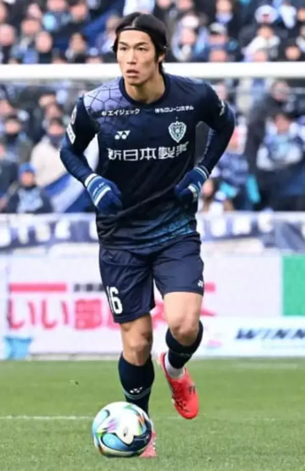 「一見、クールに見えるけど…」DF岡哲平が追う元日本代表の熱い背中　安藤智哉超えの活躍誓うCB【アビスパ福岡新戦力紹介③】
