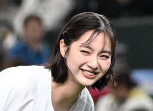 〝雰囲気がらり〟32歳新川優愛ミニ丈ラウンジ嬢姿、ドラマオフショットに反響「〝デキる女〟感が出ててハマり役」「一気に大人の女優に」