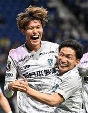 「なんて一撃だ」「鳥肌が止まりません」J1福岡27歳MFの決勝ヘッドにサポーター仰天　クロスにも称賛の声