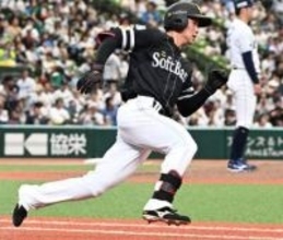 打ってから二塁到達まで7・3秒！　中前二塁打を放ったソフトバンク庄子雄大「一塁回ったときにいけると思った」