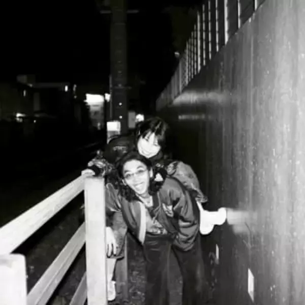 「まさかの…」朝ドラ出演女優と〝電撃再婚〟名優夫妻の次男・36歳柄本時生〝俳優兄と部屋で戯れ〟姿に「一緒にいるとこ初めて見た」「柄本兄弟素敵」の声