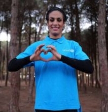 「私は女性です」パリ五輪で話題〝激変〟トランスジェンダーボクサーのモデル姿に意見さまざま「スタイルを変える必要はない」「強さと勇気を兼ね備えた女性」