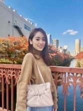 昨年6月に日本代表選手と電撃婚、ド派手ビジュアル公開の泉里香に「とても高貴でエレガント」「何でも着こなせて…」の声