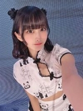 「暑すぎて布面積少なくなる」と自ら…現役アイドル〝デコルテ＆おへそ全開〟沖縄コーデに「どこ見ればいいんや…」「やばい」の声