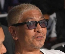 「痩せた？」「顔色悪いかなぁ」大腸腫瘍手術の松本人志〝術後最新ショット〟に「悲壮感どころではなく…笑えました」「わし泣いてしもとるよ」「腕がムキムキのまま」の声