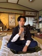 「再婚して3歳の息子がいます」実は2児のパパ…亡き名優の息子・42歳俳優〝雰囲気ガラリ〟な姿に「ちょ、タイプすぎる松田龍平」「グッときた」の声