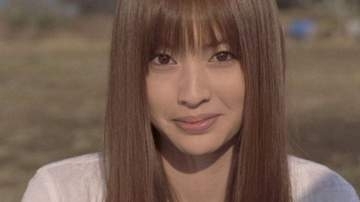「41なわけがない！！」さくらMVから21年…鈴木えみの誕生日ショットに「ひょえー」「JKからずっと憧れはえみちぃです」