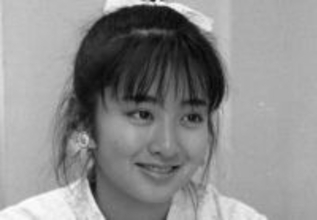 「再燃しつつある…」〝胸元スケスケ〟斉藤由貴、59歳の近影に衝撃！「スケバン刑事」から40年…現在の姿に反響「ますますお美しい」「うっとり」「魅力的ですね」