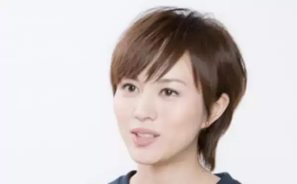 「ガラ空きの誘惑に完敗」背中や脇腹まで…比嘉愛未〝大胆〟透け透けドレスに騒然「チラ見せ、はんぱない」