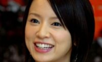 「ほんとに44歳?」電撃婚から9年…〝超ミニスカ＆ルーズ〟ショットの鈴木亜美が話題「ママに見えん」「チアガールみたい」「平成感がいい」