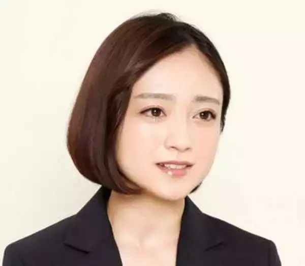 「同情するなら金をくれ！」から32年…44歳、安達祐実〝雰囲気一変〟姿が話題「子役の頃とは違う魅力で素敵」「童顔だけど色気も感じるから最強」