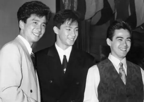 「スリムになった！」デビュー41年、少年隊〝激変〟久々のメンバーショットにファン歓喜「いつもと違う装いですね」