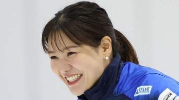 電撃退団から2カ月…カーリング吉田知那美〝ワインでもぐもぐ〟ショットに反響「スルメでワイン？」「意外な一面」「飲みたくなったやん」