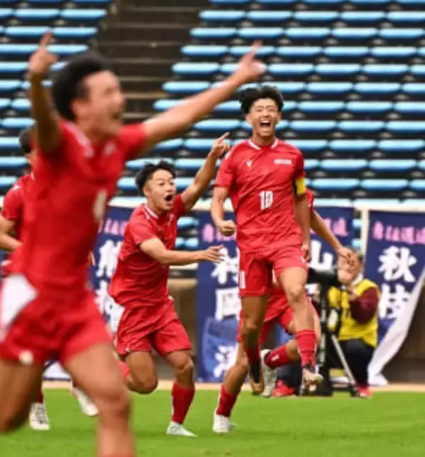 昨冬全国4強の東福岡が2大会連続全国へ　背番号10が2ゴール　総体8強の飯塚撃破【全国高校サッカー選手権福岡大会】