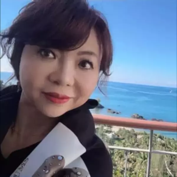 白髪を丸見せ…ハイヒール・モモコ〝セルフ毛染め〟に反響「自分で髪染めるんや～」「見入ってしまいます」「チャチャっと出来るモモコさんってすごい」