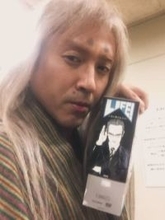 「うゎははははは」「超絶キレイ」〝艶やか〟女装ショットのムロツヨシに反響「私よりマダム感あって羨ましい」「こんな女性いますよね」