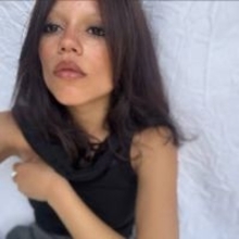 「横から丸見え」23歳米女優ジェナ・オルテガ〝大胆ドレス〟に反響「ドレスの後ろが...」「闇と気品のバランスの輝きが完璧すぎる」の声