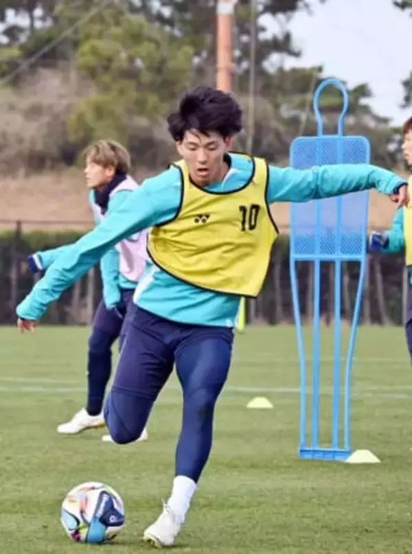 J1福岡、松岡大起に代わるボランチに大学生スタメンの可能性も「ピッチに立ったらアビスパのために」8日に岡山と開幕戦