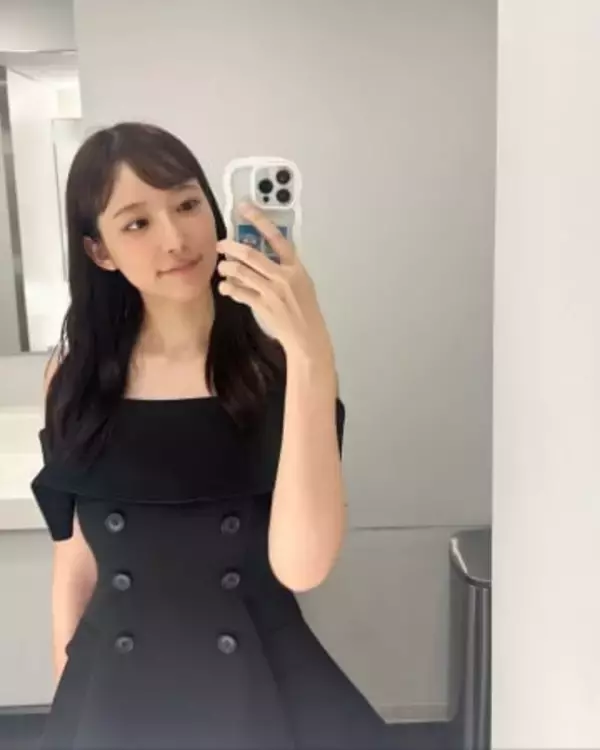 「いつもよりも解放した山崎になっているので･･･」元ズムサタお天気キャスター山崎あみ〝大胆ビキニショット〟に「クラクラッ」「破壊力バツグンすぎ」