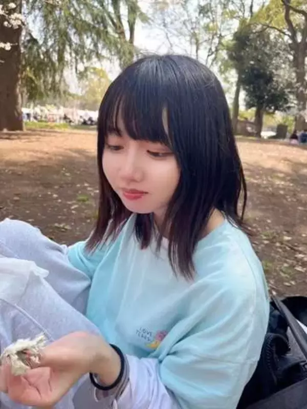 「男湯にいたらどうする？」無加工〝わき〟ショット、元バスガイドグラドル水湊まり花に反響「もちろん通報です」「ただただ凝視」「ゴールドビキニ最高」