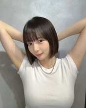 「こんな役満姿を…」岡田紗佳〝超ミニ＆ハイヒール〟ラウンドガール姿に騒然「本物はやはり違う」「俺はドストライクである」