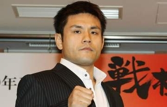 「プロレスラーはみな酒豪！」〝50代で初婚〟で話題の格闘家・菊田早苗の結婚を祝う〝豪華集合ショット〟に反響「すんごい面子」「最強メンバーですね」