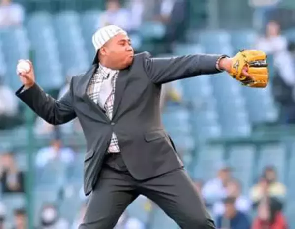 「公式で笑う」囚人服姿が話題のアントニー〝フリー素材化〟され大反響「新たなネットミームの誕生だな」