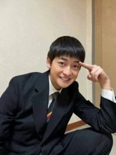 「‪へっ？まってまってまって…」博多弁少年演じた朝ドラ俳優が〝衝撃〟姿！高橋文哉の最新ショットに驚き「おお!?」「これはちょっと…」実写化映画のビジュアルが話題