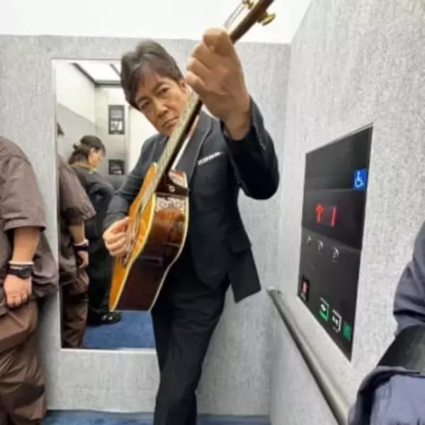 「アゴ乗せてカメラ目線可愛い」野口五郎と愛犬〝甘～い生活〟ショットに「空ちゃんナイス」「リラックスできたかな」