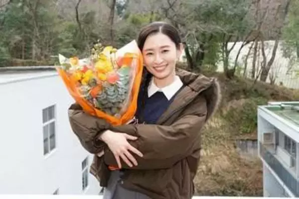 「姉妹みたい」「双子ちゃん」「似てますよ」島袋寛子、人気女優と〝頬寄せラブラブ2ショット〟に反響