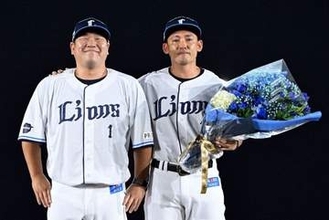 「連れでもあるし、特別な存在」同期で盟友の栗山巧の引退試合終えた中村剛也の思いとは…
