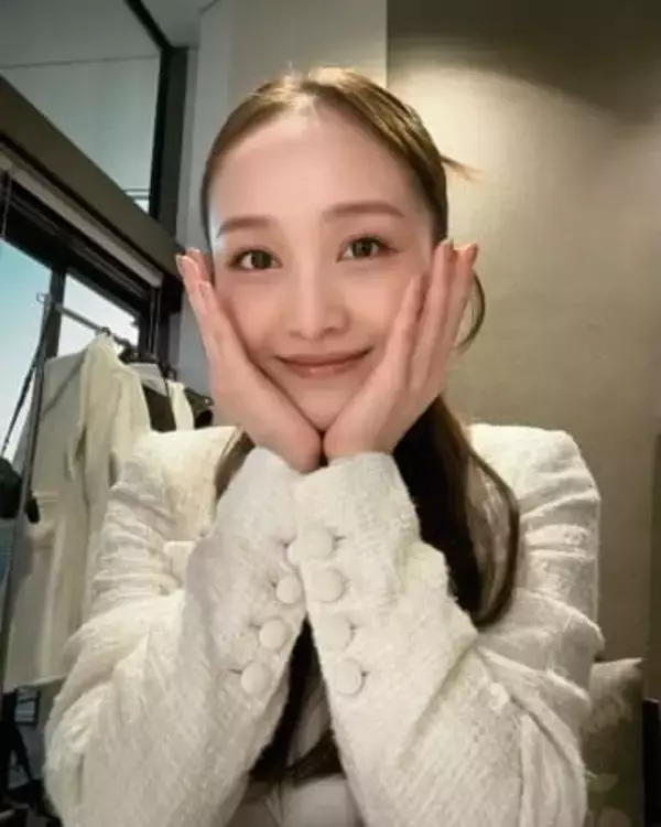 「最初誰？って」〝電撃婚〟から2年…31歳〝金髪激変ビジュアル〟に大反響「異星人っぽい」「神秘的すぎる」