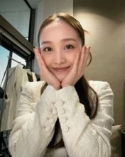 「最初誰？って」〝電撃婚〟から2年…31歳〝金髪激変ビジュアル〟に大反響「異星人っぽい」「神秘的すぎる」