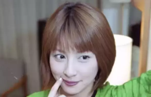 13歳でデビュー、2度の出産、9歳下俳優と3度目の結婚…46歳女優〝イメチェン〟最新姿に「あの頃のままの可愛さ」「元気な姿見られて良かった」の声