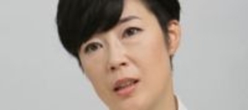 「お目々は全然変わってない」寺島しのぶ〝幼い頃のおかっぱ頭〟雛祭りショットに反響「抱っこしてる人、しのぶさんに似てる」