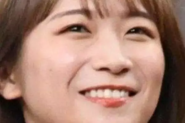 「夏だからやっちゃってるねぇ」「痩せた？」秋元真夏〝イメチェン〟最新姿に「大人っぽい艶やかな感じ」「乃木坂時代より細くない？」の声