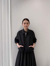 「今までになくいい」限定ユニでコンビニ店員に変身、女優・八木莉可子に反響続々