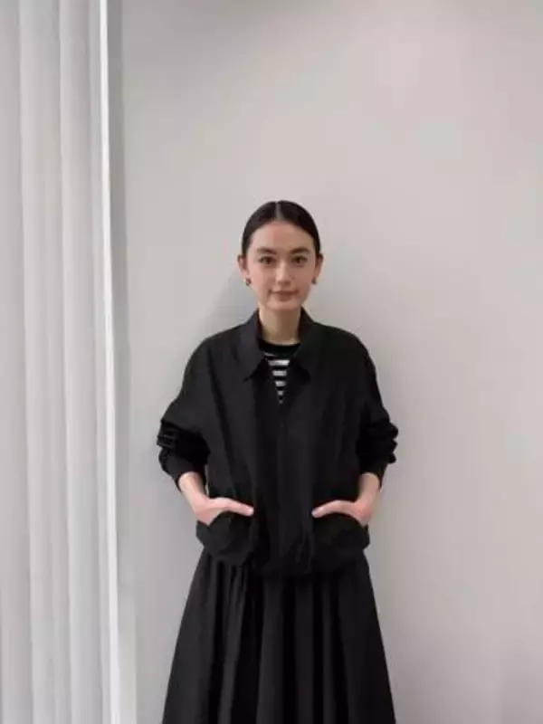 「今までになくいい」限定ユニでコンビニ店員に変身、女優・八木莉可子に反響続々
