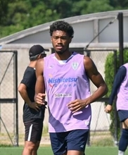 「優勝の経験を還元したい」4季ぶり復帰の三國ケネディエブス、急成長へと導いた元日本代表の教え【アビスパ新戦力2026夏】