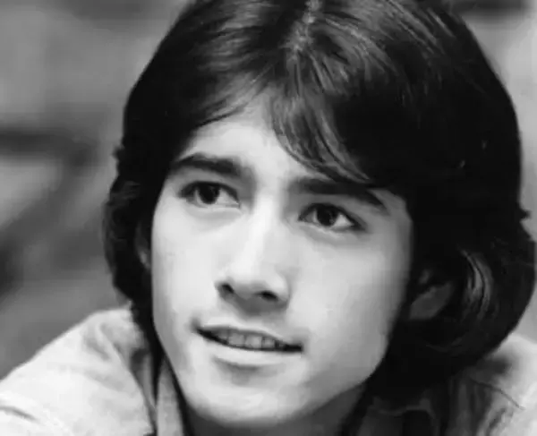 売れっ子モデル⇒昭和を代表する二枚目俳優が〝ヘアスタイル激変〟73歳・草刈正雄の最新ショットが話題「ビックリ!!どんな髪型でも…」「いくつになっても憧れの存在です♡」