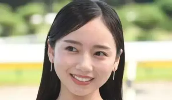 「出てる！」〝攻めすぎビスチェ〟で番組出演の齊藤京子に反響「チラ見えがけしからん」「あかーん！！」