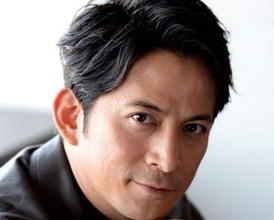 「こんな旦那ほしい」宮﨑あおいと結婚9年…岡田准一〝意外な一面〟に「ますます好きになった」「サービス精神凄い」「クールそうなのに」の声