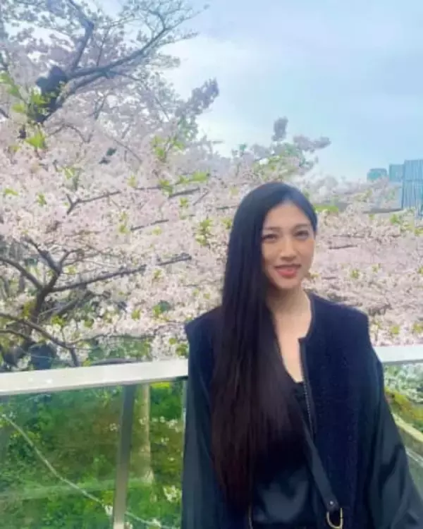 引退、改名、結婚を経て…伝説の女優・松野井雅〝3歳双子と母娘ショット〟に大反響「ママになっても相変わらず…憧れです」「良き人生になりましたね」