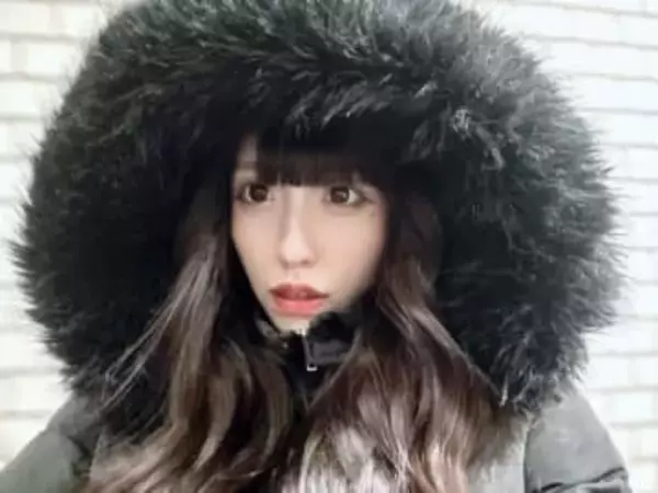 「絶対痛いやつ…」雪まつりで〝転倒！〟衝撃ハプニングのアイドルが話題「みんなの記憶にはしっかりと残ったね」「美味しいって思ったんでしょ?」の声