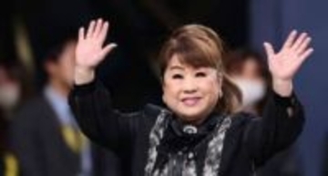 演歌界の大御所71歳天童よしみ、93歳母親と顔出し2ショットに反響続々「母娘の絆素晴らしい」「素敵な親子写真」