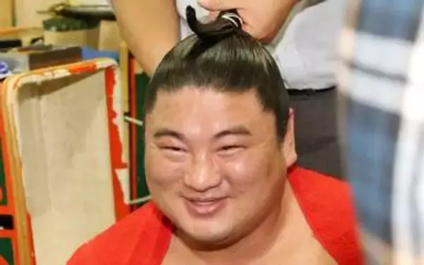 事故で無念の引退から7年…「完全に〝お父さんの顔〟」元嘉風最新ショットに「すっきりした」「柔らかい表情に」