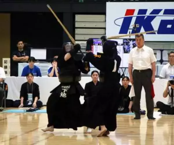 【玉竜旗高校剣道大会】女子ベスト4出そろう　連覇狙う八代白百合学園は中堅が逆転5人抜き　大社は島根県勢初の4強入り